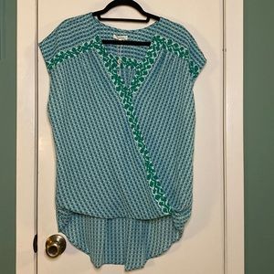 Short-Sleeved Green Pattern Shirt